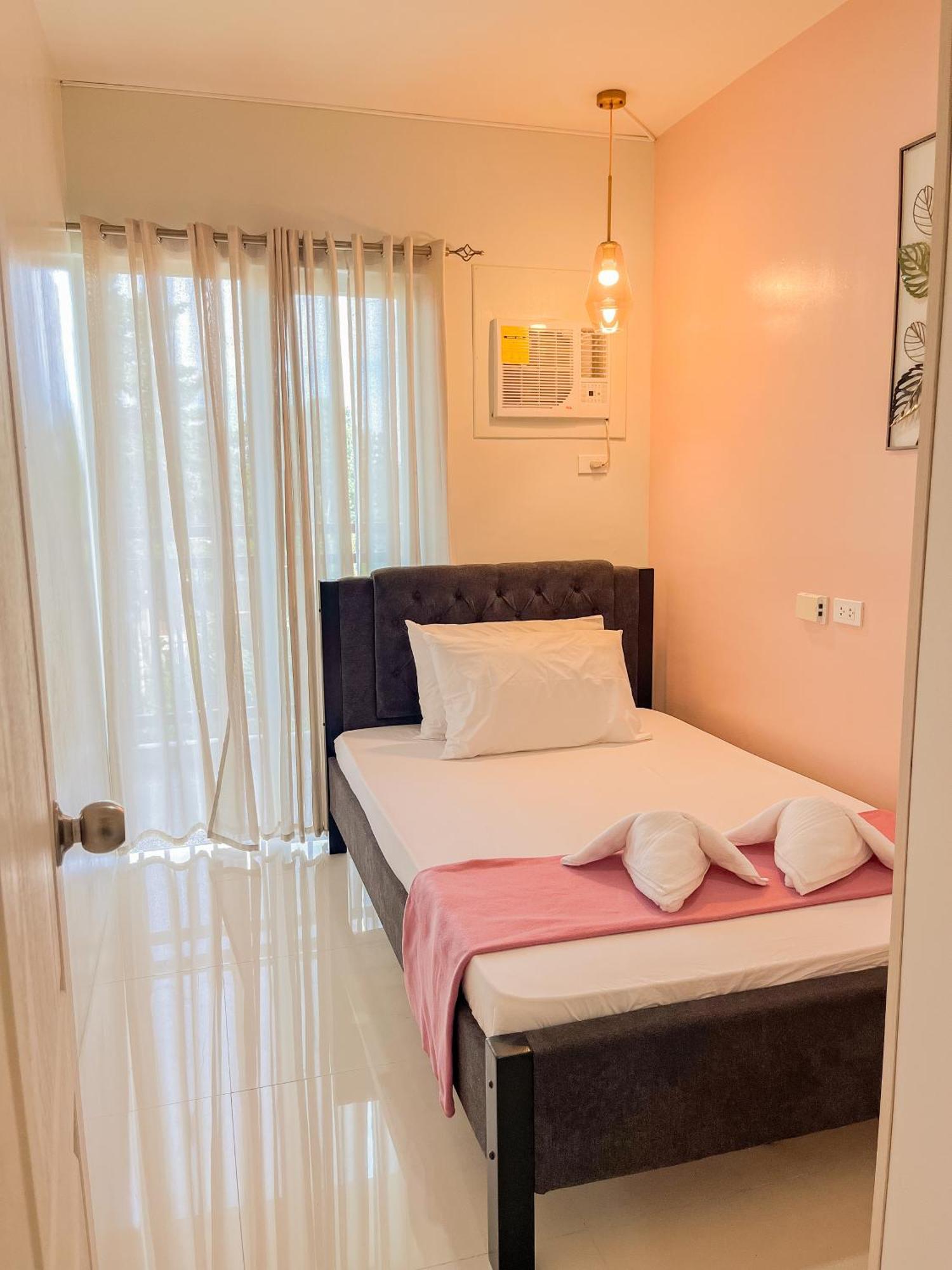 2 Bedroom And Studio Apartments With Private Pool And Gym In Vista Manors Verdant Puerto Princesa Exterior foto