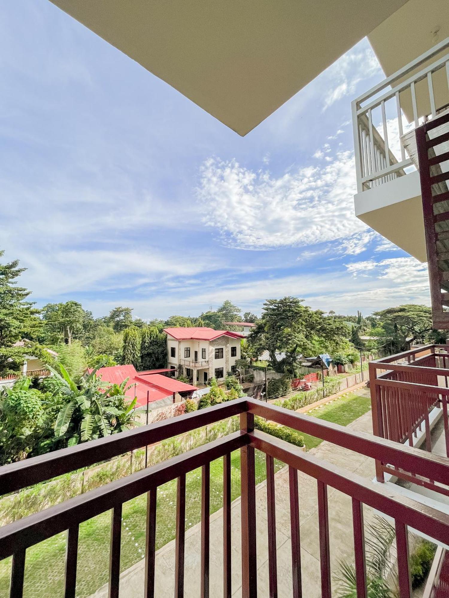 2 Bedroom And Studio Apartments With Private Pool And Gym In Vista Manors Verdant Puerto Princesa Exterior foto